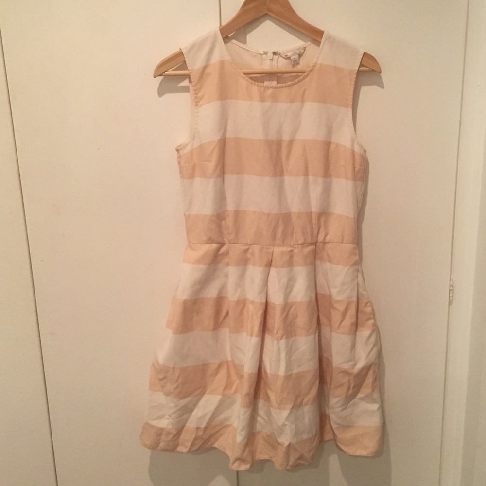Simple and elegant party dress.